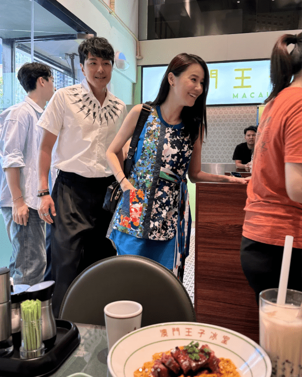 今日(13日)萧正楠同黄翠如现身澳门。 今日(13日)萧正楠同黄翠如现身澳门。