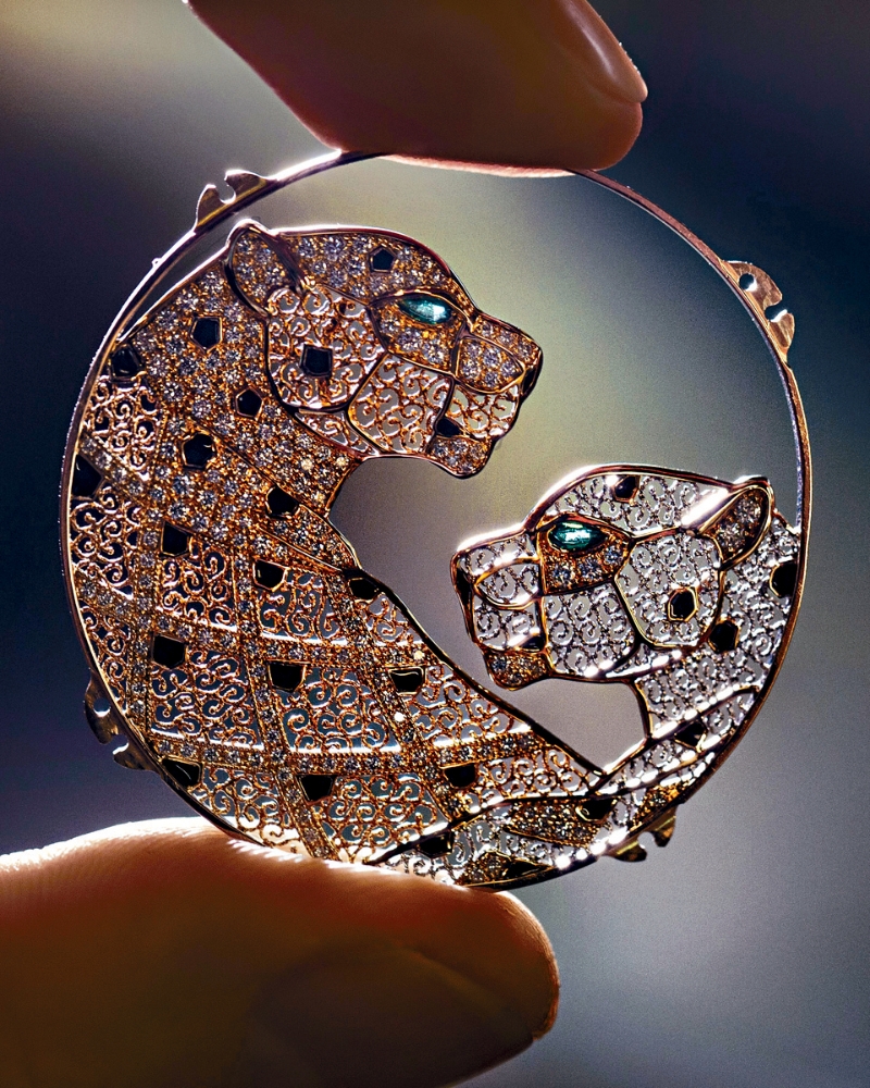 在卡地亚的高级珠宝腕表及多个经典表款之中,都可欣赏到当中应用的超细腻珠宝工艺。 在卡地亚的高级珠宝腕表及多个经典表款之中,都可欣赏到当中应用的超细腻珠宝工艺。