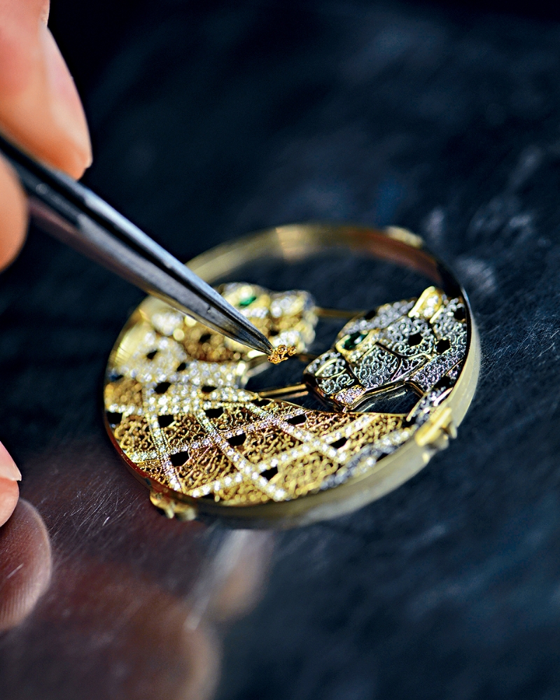 Maison des Metiers d'Art云集技术超卓的珠宝大师,造就品牌腕表的独特格调。 Maison des Metiers d'Art云集技术超卓的珠宝大师,造就品牌腕表的独特格调。