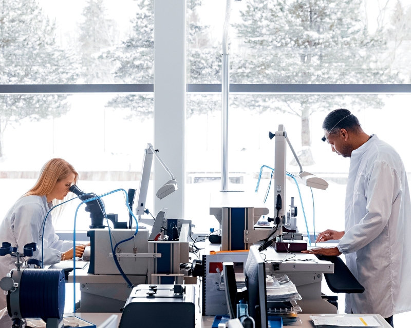 为确保腕表品质,整个腕表制造的过程及周期之中,会不断地进行检测及验证检查。 为确保腕表品质,整个腕表制造的过程及周期之中,会不断地进行检测及验证检查。