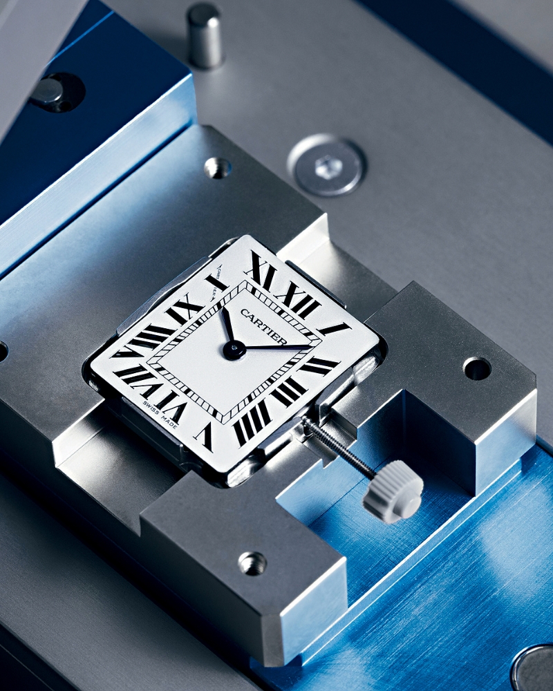 为不断提升质素,卡地亚于2002年起,已成为业界少数自制腕表指针的其一品牌。 为不断提升质素,卡地亚于2002年起,已成为业界少数自制腕表指针的其一品牌。