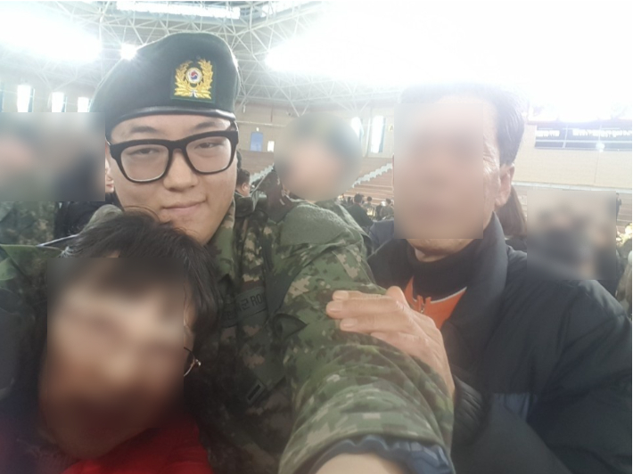 全英镇与家人原本为一幸福家庭。(网络图片) 全英镇与家人原本为一幸福家庭。(网络图片)