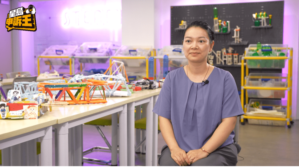 邱瑞红是学校首批升旗队成员之一,大学毕业后重返母校任教兼担任升旗队指导老师。 邱瑞红是学校首批升旗队成员之一,大学毕业后重返母校任教兼担任升旗队指导老师。