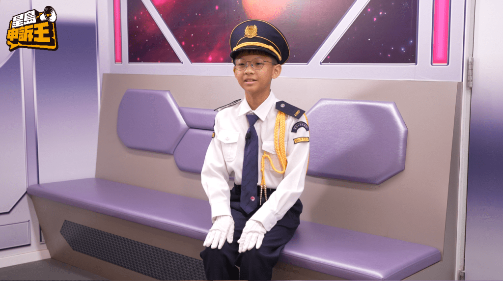 升旗队的队长黄致滔表示加入升旗队后,感到非常荣幸和开心。 升旗队的队长黄致滔表示加入升旗队后,感到非常荣幸和开心。