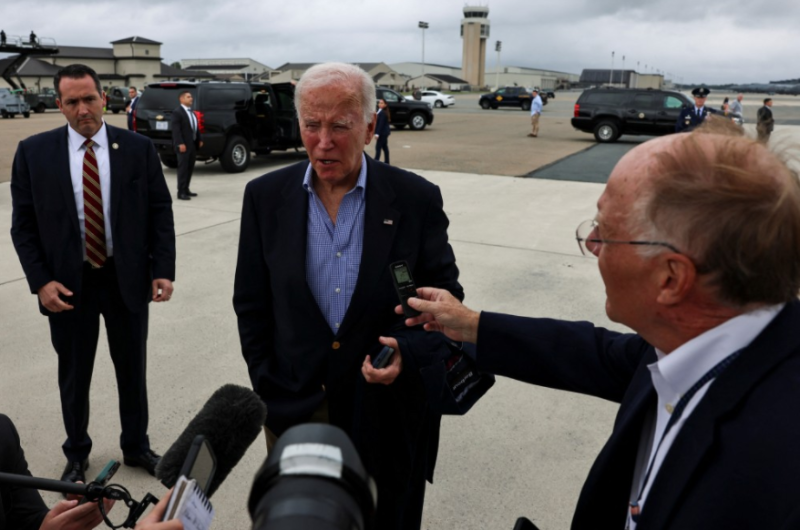 拜登周日在媒体问及是否需要避免地区冲突时,表示「必须如此」。路透社 拜登周日在媒体问及是否需要避免地区冲突时,表示「必须如此」。路透社