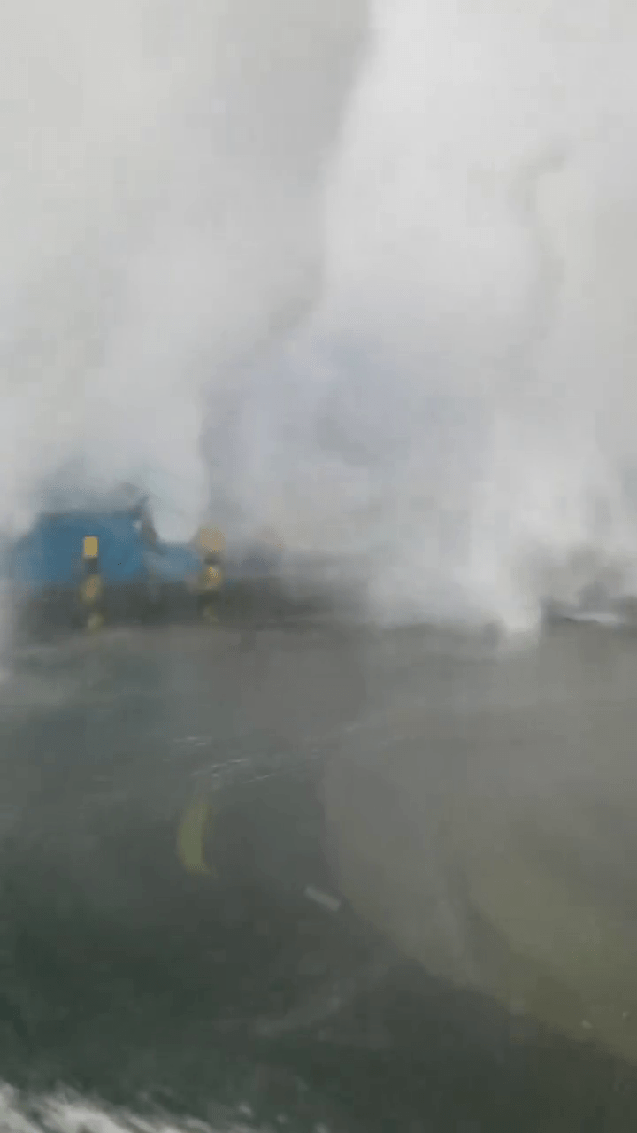 骇浪越过高墙 骇浪越过高墙