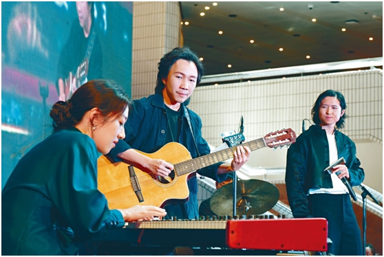 香港作曲家及结他手张骏豪Teriver率领一众香港爵士乐好手，展现香港爵士音乐新力量。