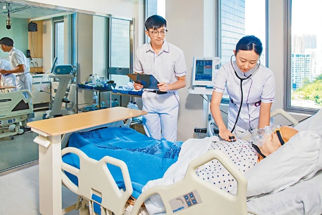 东华学院的毕业生在就业市场极具竞争力，深受医疗业界认同。