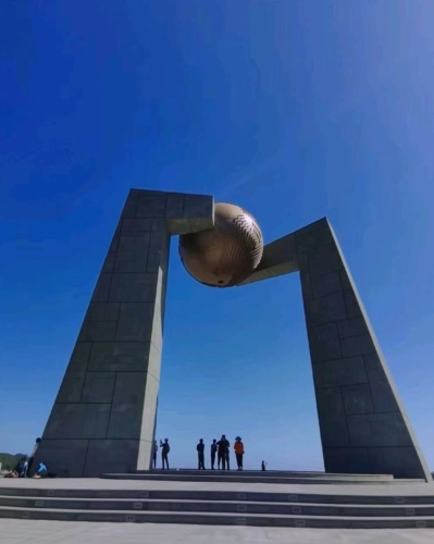 南澳岛自然之门是全国11座北回归线标志塔之一。 南澳岛自然之门是全国11座北回归线标志塔之一。