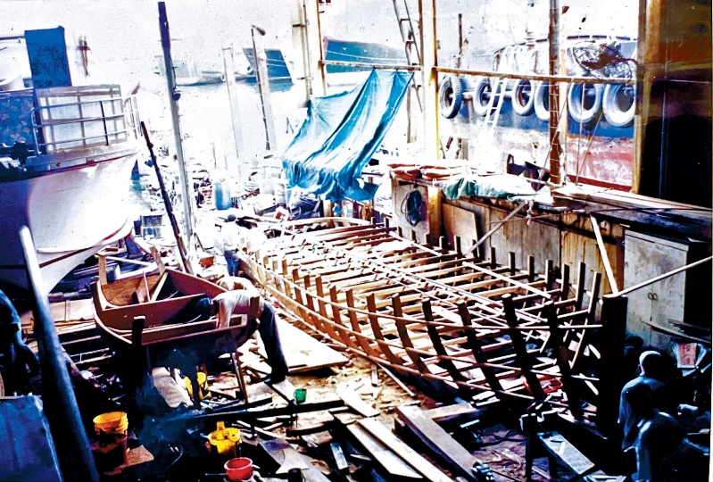 高峰期,船厂聘请近50名工人,同时建造多艘木船。 高峰期,船厂聘请近50名工人,同时建造多艘木船。