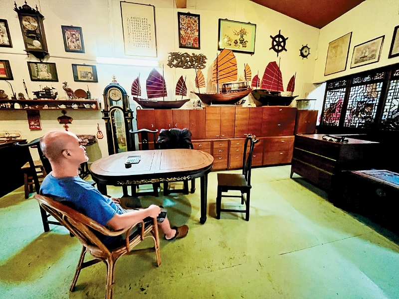 船厂阁楼是他的住所,放有多艘迷你木帆船,是他及区爸爸的作品。 船厂阁楼是他的住所,放有多艘迷你木帆船,是他及区爸爸的作品。