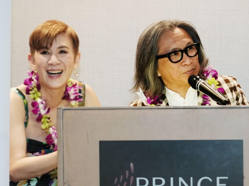 吴君如偕陈可辛飞赴夏威夷出席第44届夏威夷国际电影节。 吴君如偕陈可辛飞赴夏威夷出席第44届夏威夷国际电影节。