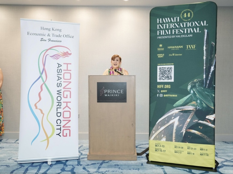 君如获颁“焦点香港影人”奖项。 君如获颁“焦点香港影人”奖项。