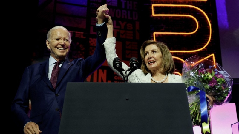 佩洛西(右) 佩洛西(右)