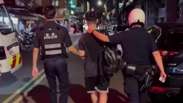 警方将肇事的15岁的曾姓少年带回警局侦办。(中时) 警方将肇事的15岁的曾姓少年带回警局侦办。(中时)