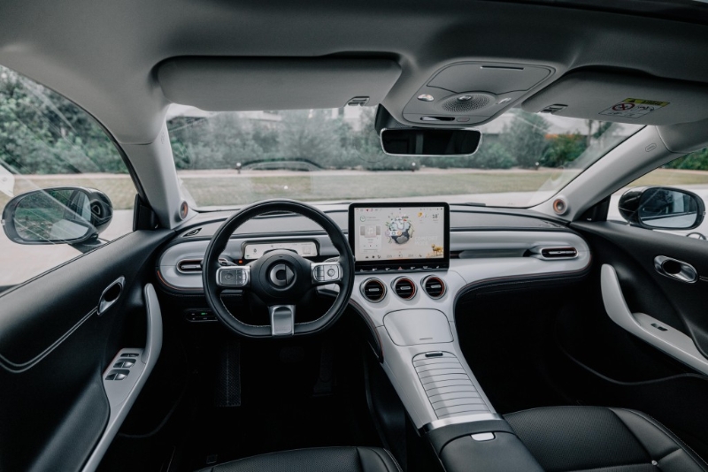 纯电动车smart #3加推Premium新版本:Premium版里外包装时尚悦目,剑指对动力没太高要求,偏重豪华享受的顾客群。 纯电动车smart #3加推Premium新版本:Premium版里外包装时尚悦目,剑指对动力没太高要求,偏重豪华享受的顾客群。