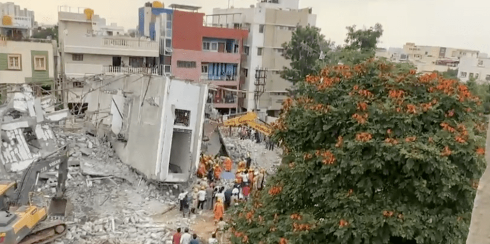 事故现场一片颓垣败瓦。 事故现场一片颓垣败瓦。