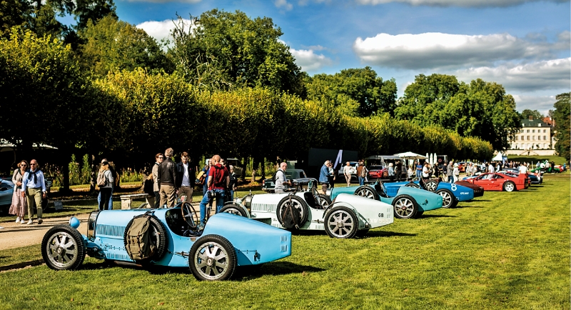 今年出现经典车展中的各类新旧汽车超过九百辆,展场有如超级名车博物馆般,吸引来自世界各地的车迷参与其中。 今年出现经典车展中的各类新旧汽车超过九百辆,展场有如超级名车博物馆般,吸引来自世界各地的车迷参与其中。