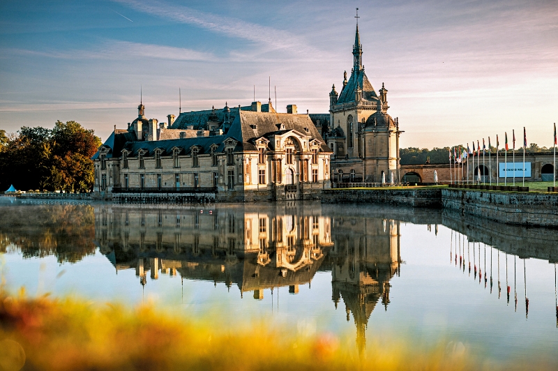 尚蒂伊城堡建于1358年,大城堡毁于法国大革命时期,并于1870年代重建,小城堡则约于1560年由蒙莫朗西公爵修建。 此古堡现由法兰西学会拥有。 尚蒂伊城堡建于1358年,大城堡毁于法国大革命时期,并于1870年代重建,小城堡则约于1560年由蒙莫朗西公爵修建。 此古堡现由法兰西学会拥有。