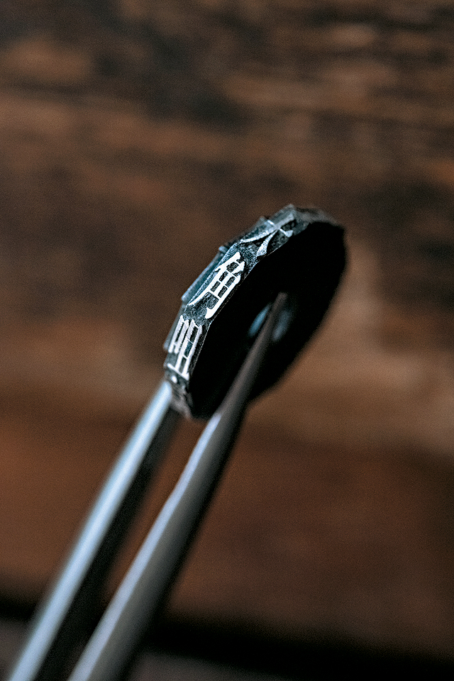 《Move on to TKT》以金工方式改造旧物,回应大角咀的社区蜕变。 《Move on to TKT》以金工方式改造旧物,回应大角咀的社区蜕变。