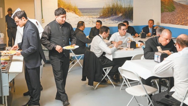 纽约上班族午餐开支每年5015元 纽约上班族午餐开支每年5015元