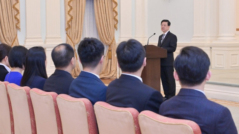 两名来自香港及澳门的载荷专家入选第四批预备航天员。图为去年李家超在礼宾府与即将前赴北京参与国家载人航天工程载荷专家选拔複选的香港候选人会面。