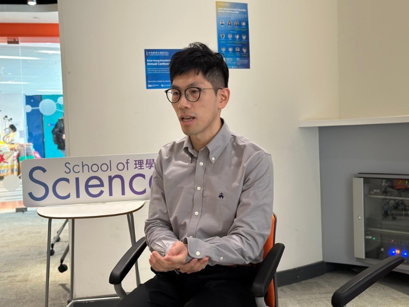 今届共12名学者获颁授“2024亚洲青年科学家基金项目研究员”,本身是会考及高考“双料状元”的科技大学物理学助理教授傅凯骏是其一。 今届共12名学者获颁授“2024亚洲青年科学家基金项目研究员”,本身是会考及高考“双料状元”的科技大学物理学助理教授傅凯骏是其一。