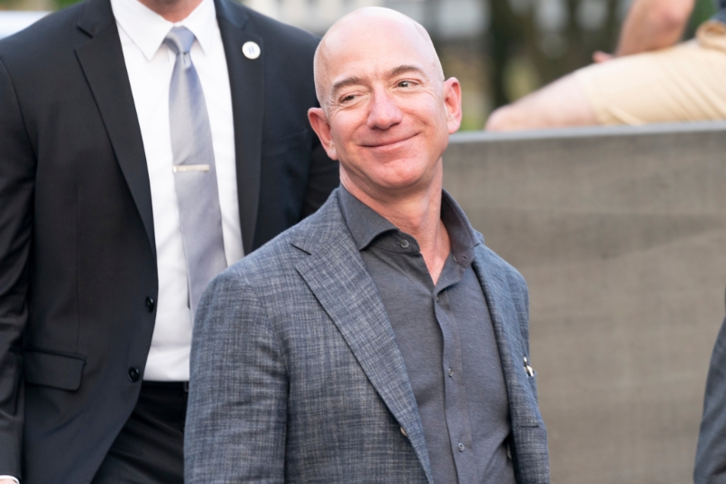 亚马逊创办人贝佐斯入主《华盛顿邮报》11年后,《华邮》日前突然决定不按往例发表支持特定总统候选人的社论,引发轩然大波。(示意图:shutterstock/达志) 亚马逊创办人贝佐斯入主《华盛顿邮报》11年后,《华邮》日前突然决定不按往例发表支持特定总统候选人的社论,引发轩然大波。(示意图:shutterstock/达志)