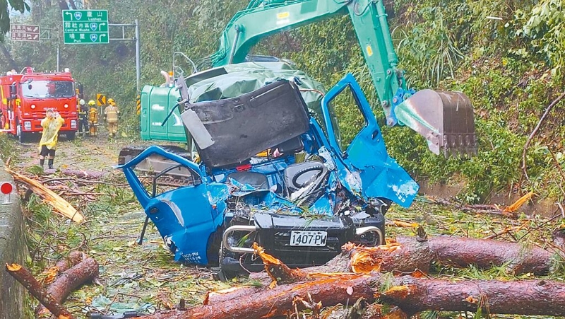 货车被砸中 货车被砸中