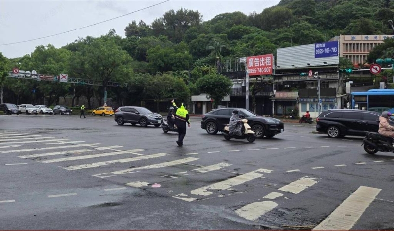 增派警力进行交通疏导 增派警力进行交通疏导