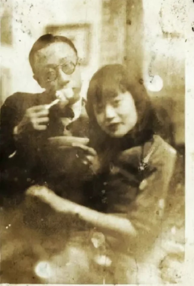 末代皇帝溥仪与皇后婉容最喜欢一起吃西餐。网图 末代皇帝溥仪与皇后婉容最喜欢一起吃西餐。网图