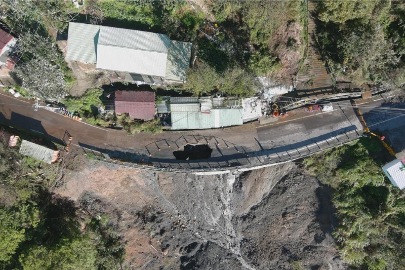形成断崖景象 形成断崖景象