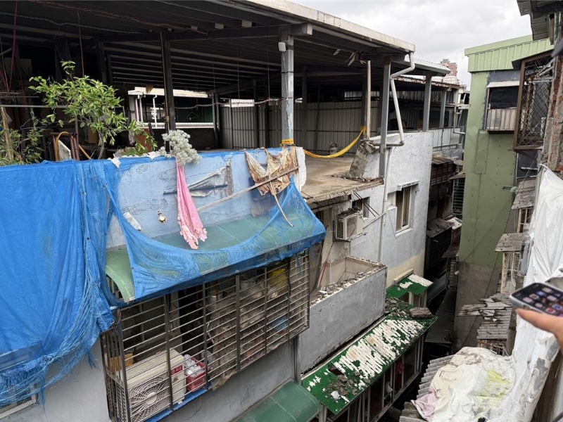 女儿墙被摧毁 女儿墙被摧毁