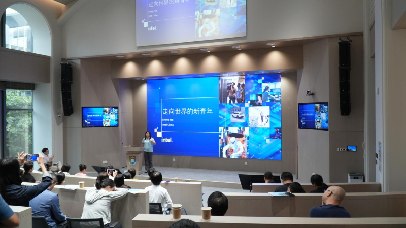 资讯日开设了多个招生讲座,让内地学生和家长了解港大特色和专业设置。 资讯日开设了多个招生讲座,让内地学生和家长了解港大特色和专业设置。