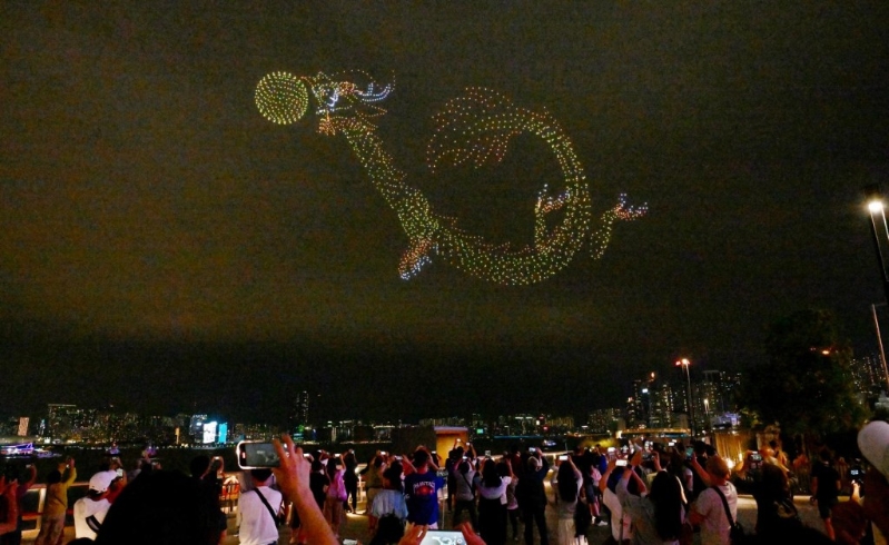 飞龙在天。 飞龙在天。