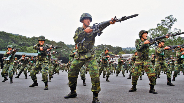 台军的新兵演训。 台军的新兵演训。