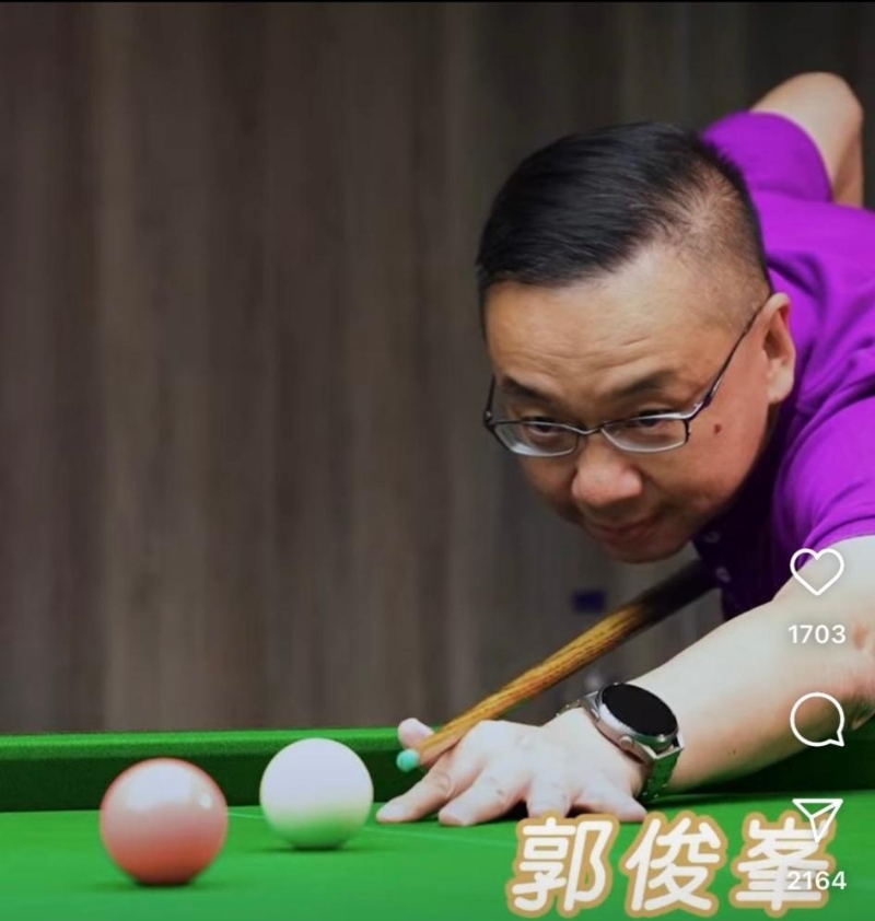 英国乒乓球天王奥苏利云获批优才身份来港,入境处处长郭俊峯粉墨登场宣传片。 影片截图 英国乒乓球天王奥苏利云获批优才身份来港,入境处处长郭俊峯粉墨登场宣传片。 影片截图