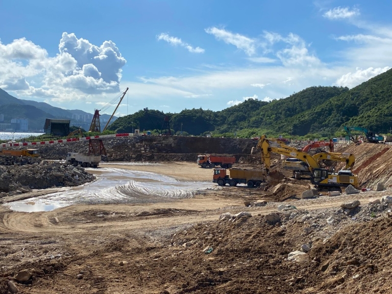 区议员张美雄认为,可在137区填料库拨出土地,安置违规的修车档,让他们在监管下继续作业。 区议员张美雄认为,可在137区填料库拨出土地,安置违规的修车档,让他们在监管下继续作业。