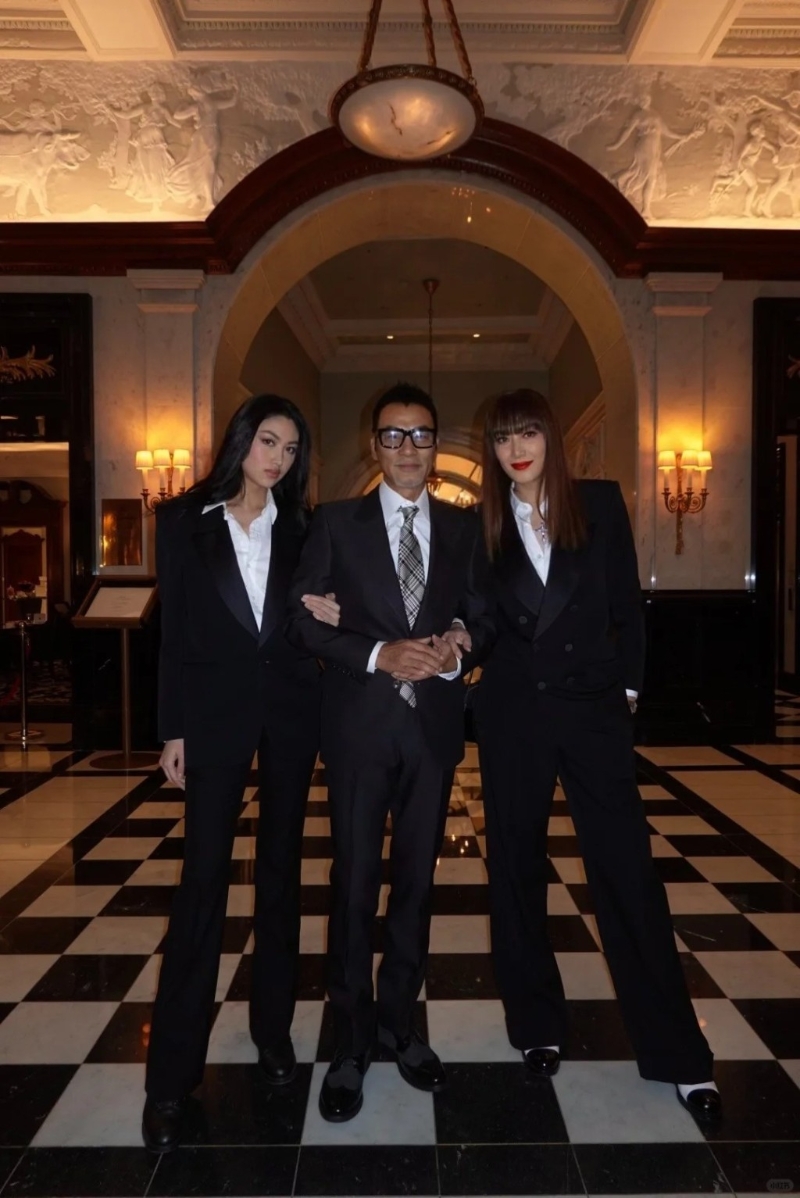 任达华在爱妻琦琦和爱女任晴佳(Ella)陪同下出席《第9届伦敦东亚电影节》 任达华在爱妻琦琦和爱女任晴佳(Ella)陪同下出席《第9届伦敦东亚电影节》