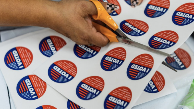 两党为2024大选劲烧钱 两党为2024大选劲烧钱