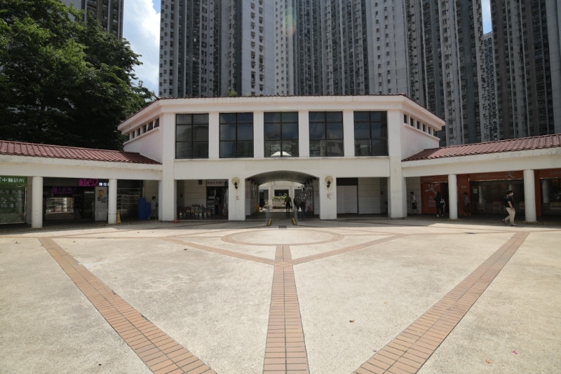 屯门兆麟苑银主盘以350万低估价11%拍出。