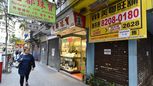 议员质疑银行业阳奉阴违