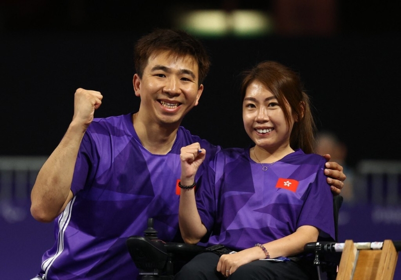 香港硬地滚球运动员何宛淇(右)与丈夫李荣杰(Jet)。( 香港硬地滚球运动员何宛淇(右)与丈夫李荣杰(Jet)。(