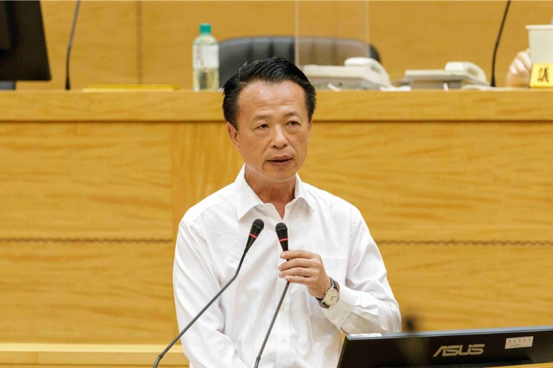 嘉市政坛传嘉义县长翁章梁可能转战嘉义市长，遭他本人直接否认。