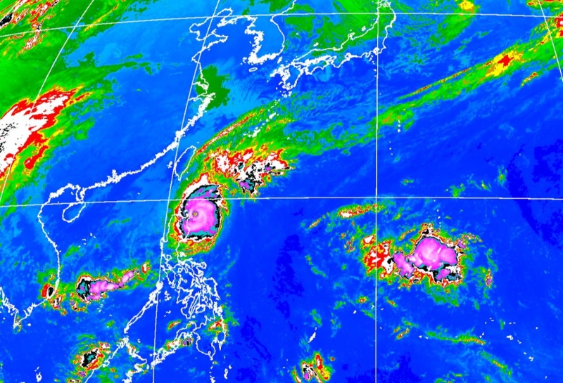 气象专家表示,西北太平洋持续有热带扰动或台风发展,不排除靠近台湾。(中央气象署提供) 气象专家表示,西北太平洋持续有热带扰动或台风发展,不排除靠近台湾。(中央气象署提供)