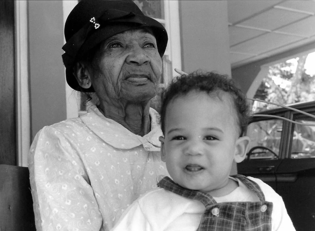 哈里斯与她的祖母。 哈里斯与她的祖母。
