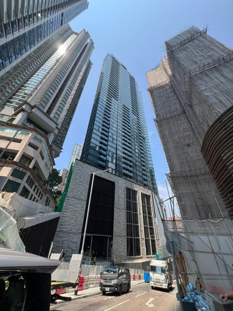 新世界发展营业及市务部总监黄浩贤透露，明年集团有多个合作项目推出，当中“重头戏”是集团与恒基合作发展的西半山卫城道8号豪宅盘。