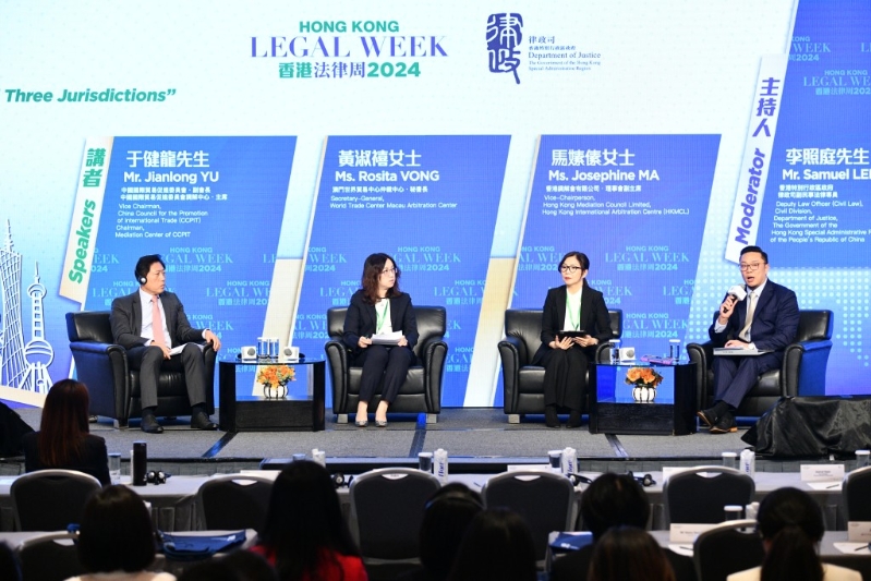 三地调解员对示范进行讨论 三地调解员对示范进行讨论