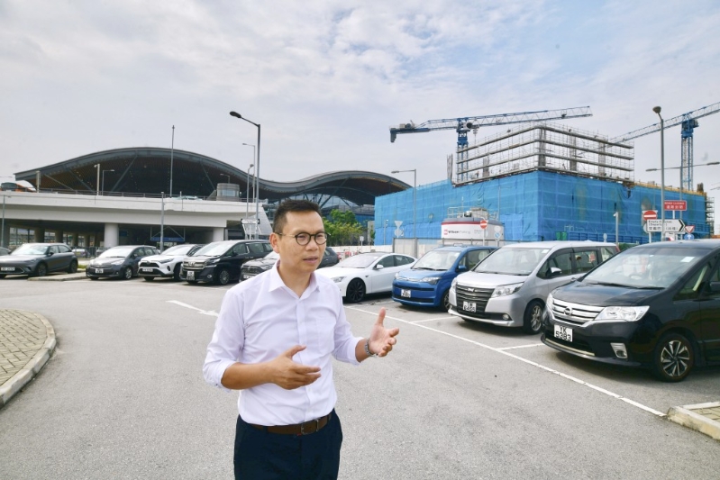 陈恒镔直言,迪士尼的车位亦有限,能否容纳全数内地车辆也是一个难题。 陈浩元摄 陈恒镔直言,迪士尼的车位亦有限,能否容纳全数内地车辆也是一个难题。 陈浩元摄