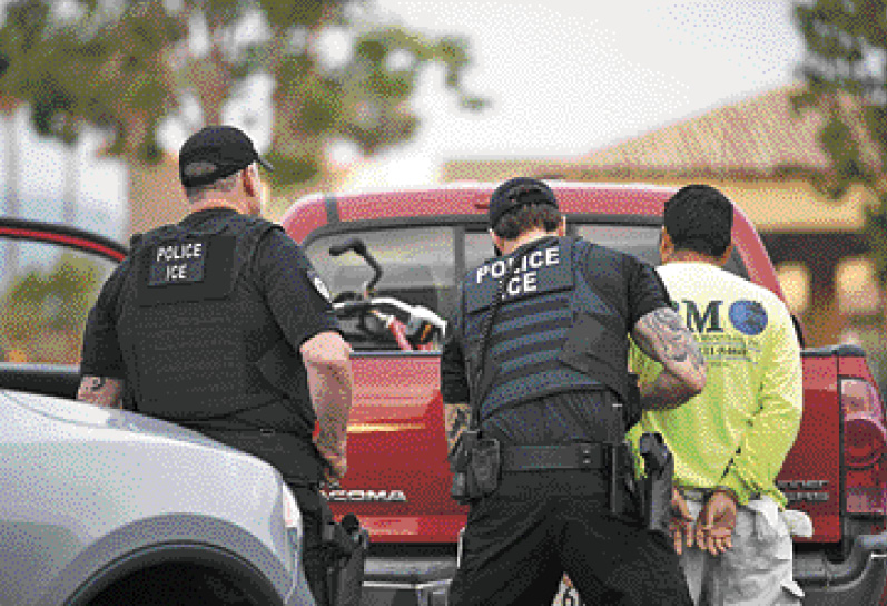 特朗普新政府拟第一日即宣布国家紧急状态,调动军事资源拘留及遣返无证移民。美联社资料图片 特朗普新政府拟第一日即宣布国家紧急状态,调动军事资源拘留及遣返无证移民。美联社资料图片